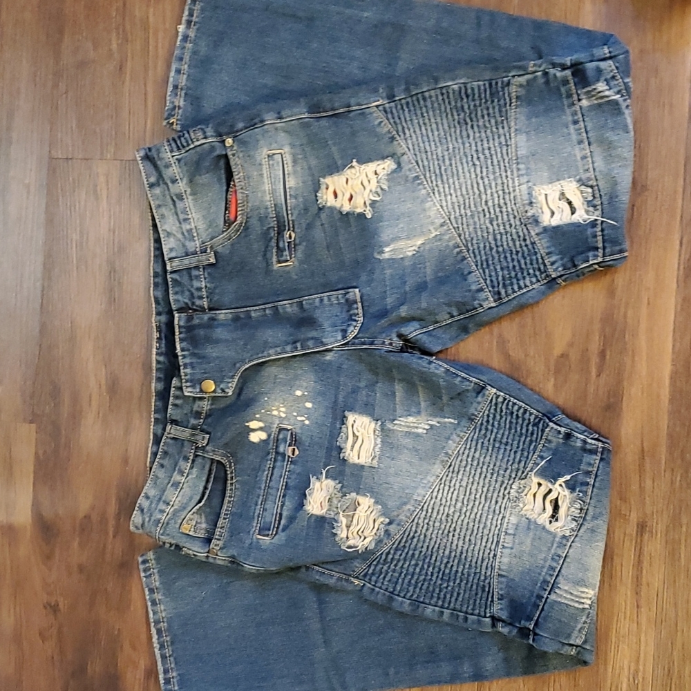Men's distressed jeans
